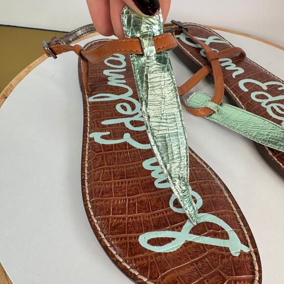 Sam Edelman Gigi Flat Green Metalic T-Strap Sandals Sz 8.5 Vacation Resort - Picture 2 of 7